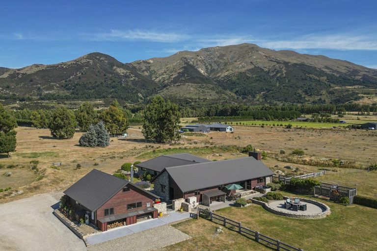 Photo of property in 22 Grayburn Lane, Albert Town, Wanaka, 9382