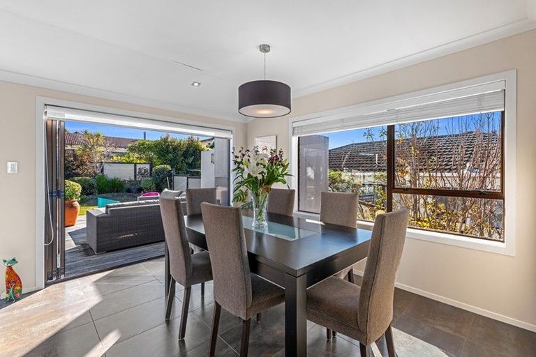 Photo of property in 137 Stapleford Crescent, Browns Bay, Auckland, 0630