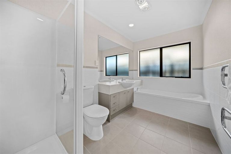 Photo of property in 8 Pennygale Close, Flat Bush, Auckland, 2016