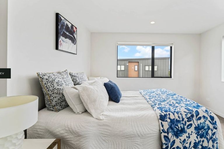 Photo of property in 18 Parahau Road, Papakura, 2110