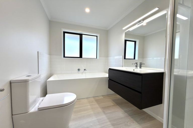 Photo of property in 7 Matata Road, Kenepuru, 5022