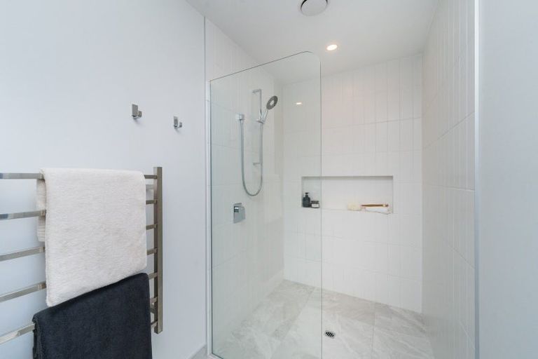 Photo of property in 2 Seddon Street, Takaro, Palmerston North, 4412
