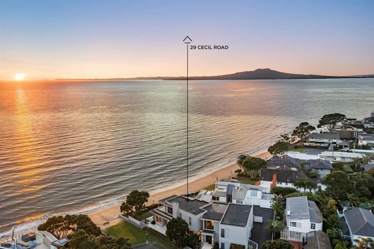 Photo of property in 29 Cecil Road, Milford, Auckland, 0620