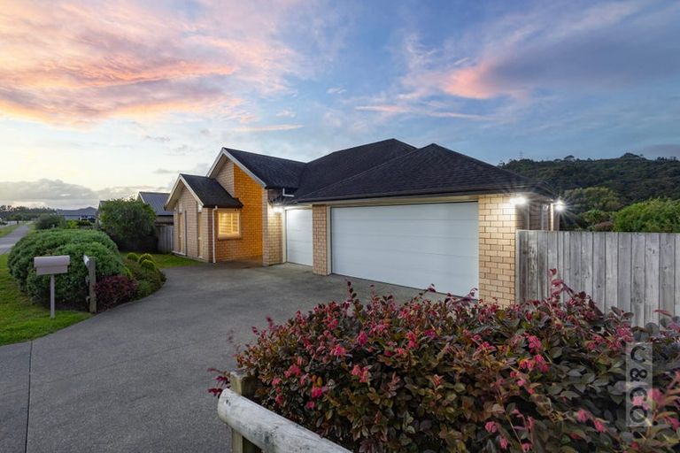 Photo of property in 16 Fruitlands Road, Kumeu, 0810