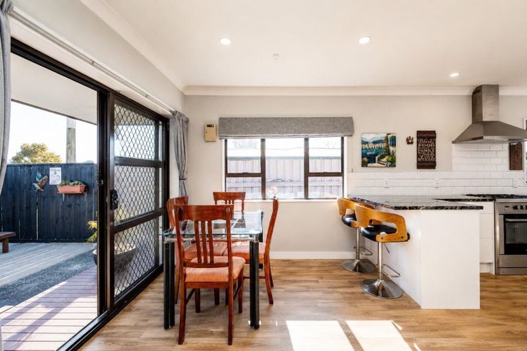 Photo of property in 77 Avondale Road, Taradale, Napier, 4112
