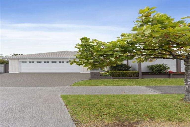 Photo of property in 6 Corta Bella Place, Golflands, Auckland, 2013