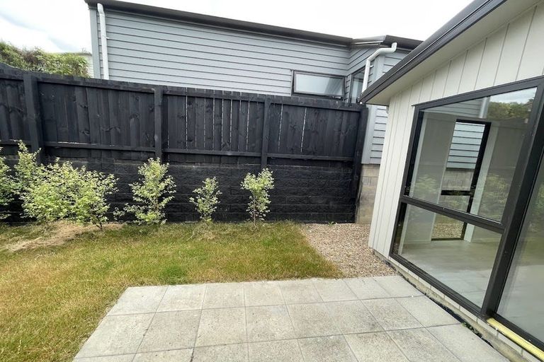 Photo of property in 8/101 Hobsonville Road, West Harbour, Auckland, 0618