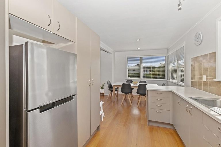 Photo of property in 15 Tamariki Avenue, Kelston, Auckland, 0602