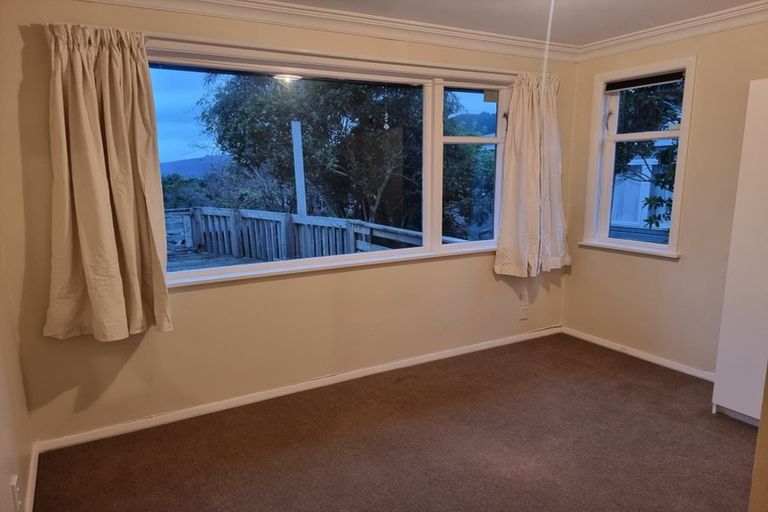 Photo of property in 10 Vista Crescent, Maoribank, Upper Hutt, 5018