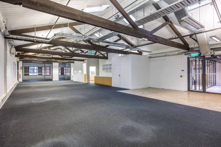 Photo of property in 44a Queen Street, Northcote Point, Auckland, 0627