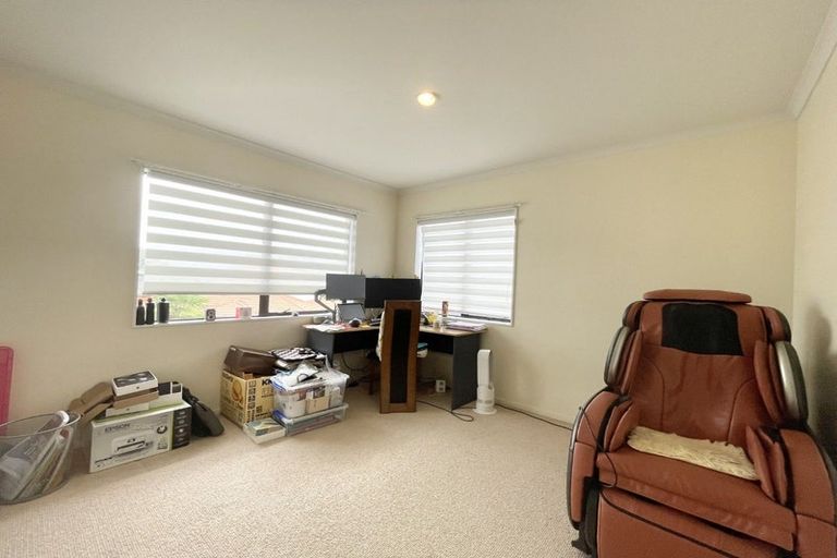 Photo of property in 17 Blethyn Place, Te Atatu South, Auckland, 0610