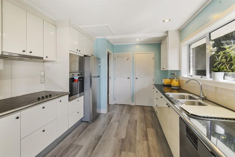 Photo of property in 102 Lawrence Crescent, Hillpark, Auckland, 2102