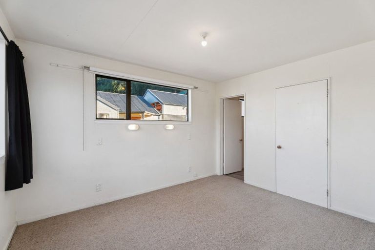 Photo of property in 6a Dart Place, Fernhill, Queenstown, 9300