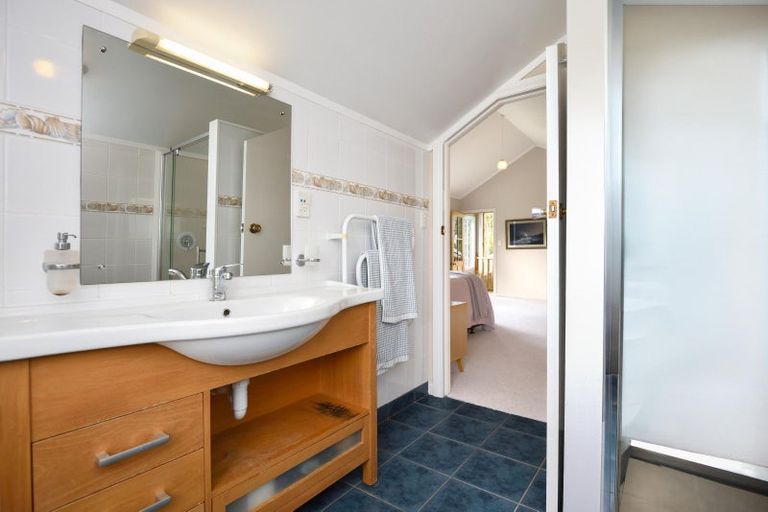 Photo of property in 559 Taurau Valley Road, Muriwai, Manutuke, 4072