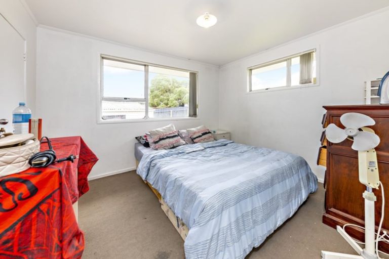 Photo of property in 14 Frobisher Way, Clendon Park, Auckland, 2103