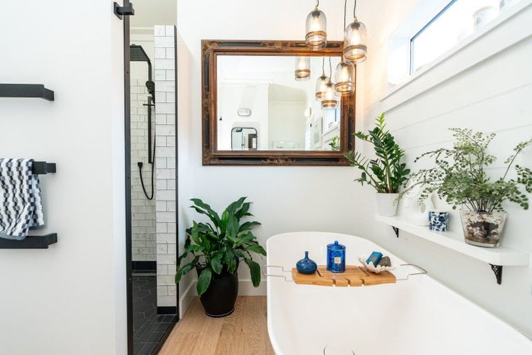 Photo of property in 84 The Esplanade, Houghton Bay, Wellington, 6023