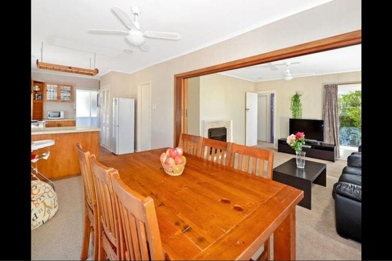 Photo of property in 2/12 Holland Road, Hillcrest, Auckland, 0627