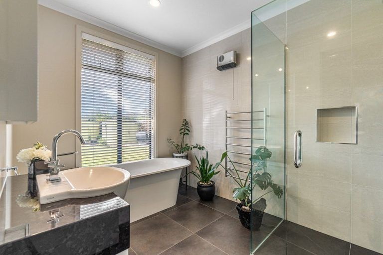 Photo of property in 69b Oraha Road, Kumeu, 0892
