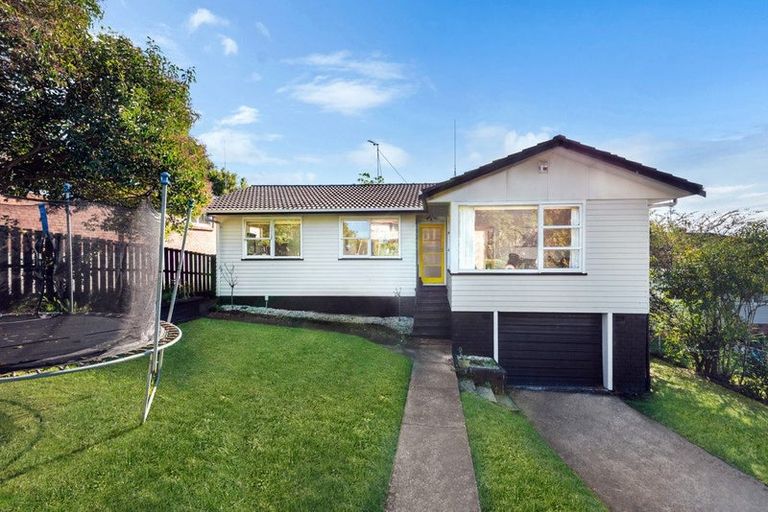 Photo of property in 10 Aplin Place, Birkdale, Auckland, 0626