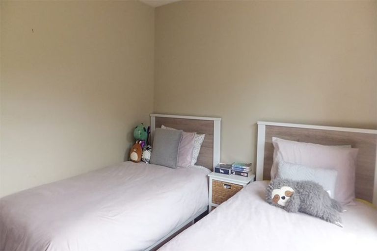 Photo of property in 1/5 Tuscany Place, Beckenham, Christchurch, 8023