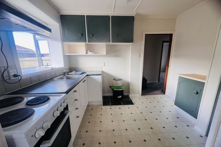 Photo of property in 1b Barron Drive, Green Bay, Auckland, 0604