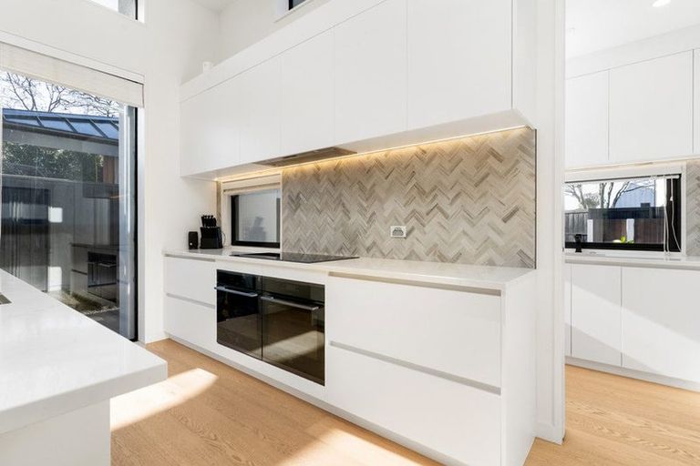 Photo of property in 59 Straven Road, Riccarton, Christchurch, 8011