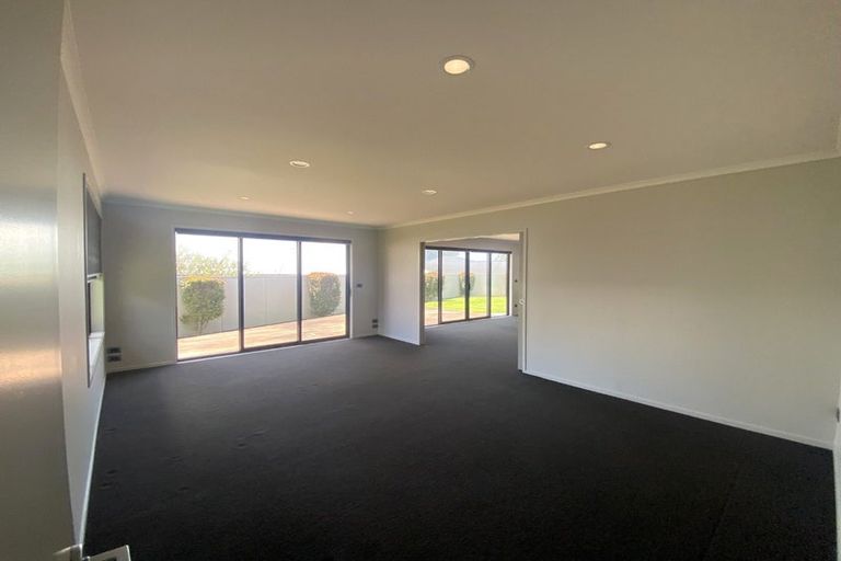 Photo of property in 51 Alberta Road, Glen Avon, New Plymouth, 4312