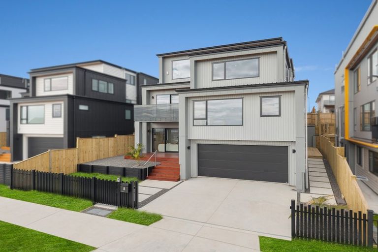 Photo of property in 8 Mill Hill Close, Flat Bush, 2019