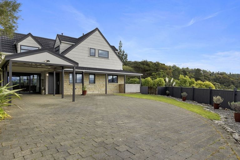Photo of property in 2 Dunleith Grove, Silverstream, Upper Hutt, 5019