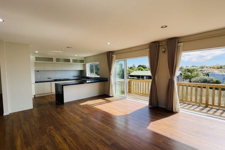 Photo of property in 4a Marina View Drive, West Harbour, Auckland, 0618