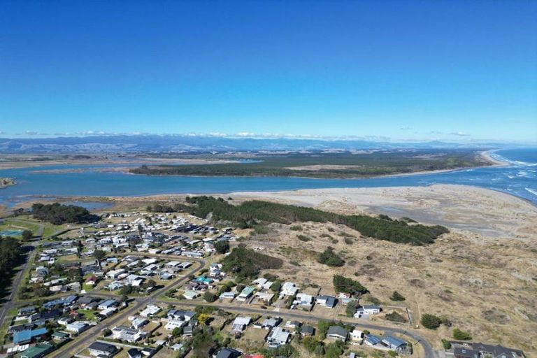 Photo of property in 9 Mack Street, Foxton Beach, Foxton, 4815