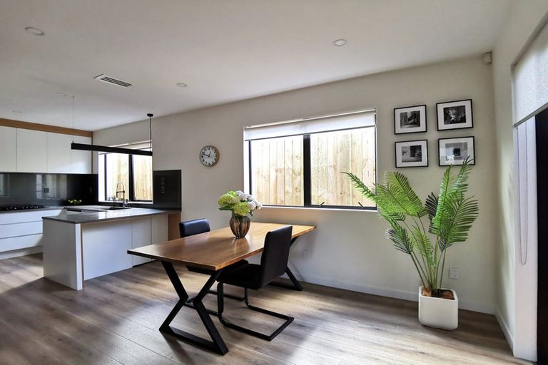 Photo of property in 57e Hogans Road, Glenfield, Auckland, 0629