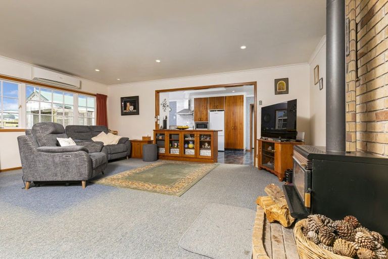 Photo of property in 76 Muriwai Road, Muriwai, 0881