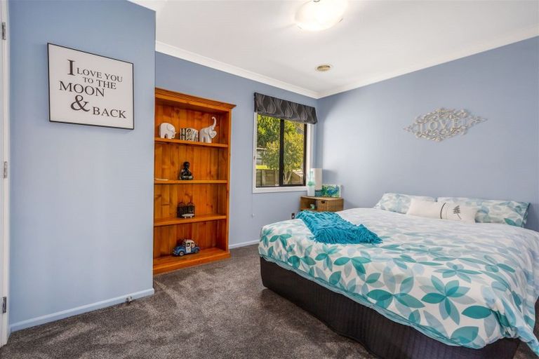 Photo of property in 16 Tongariro Drive, Aotea, Porirua, 5024