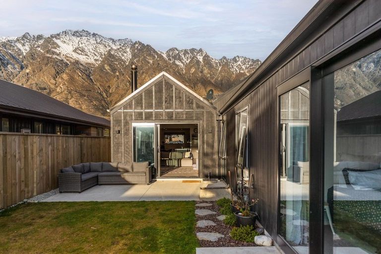 Photo of property in 8 Bale Road, Jacks Point, 9371