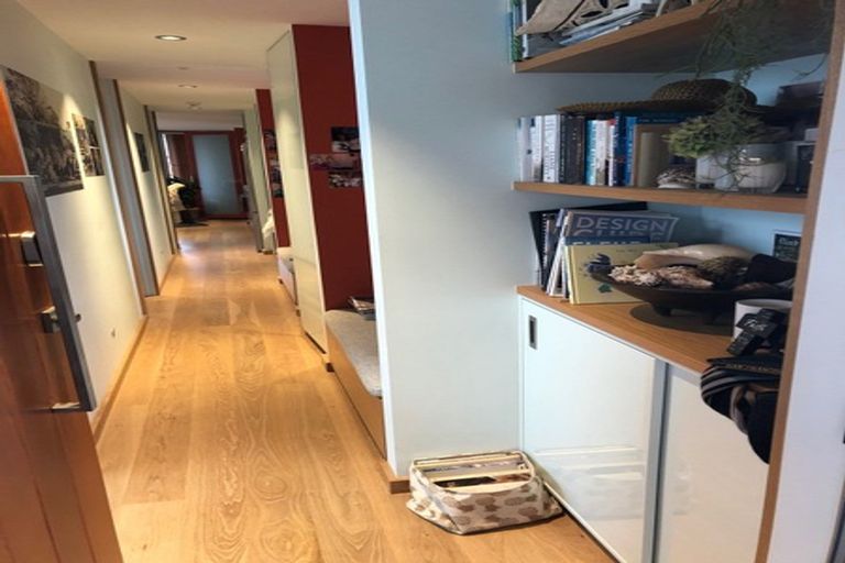 Photo of property in 2a Kiwi Esplanade, Mangere Bridge, Auckland, 2022