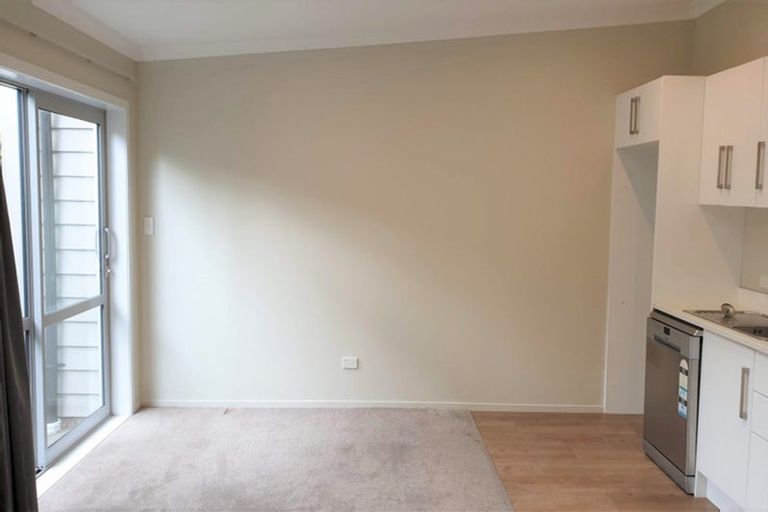 Photo of property in 9/19 Collins Avenue, Tawa, Wellington, 5028