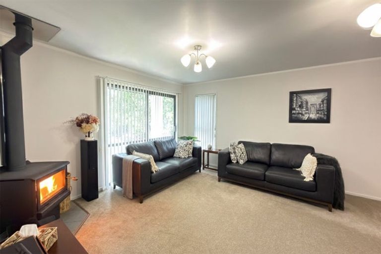 Photo of property in 16 Onetaunga Road, Chatswood, Auckland, 0626