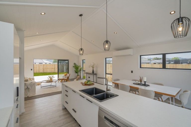 Photo of property in 26 Palm Drive, Whitianga, 3510