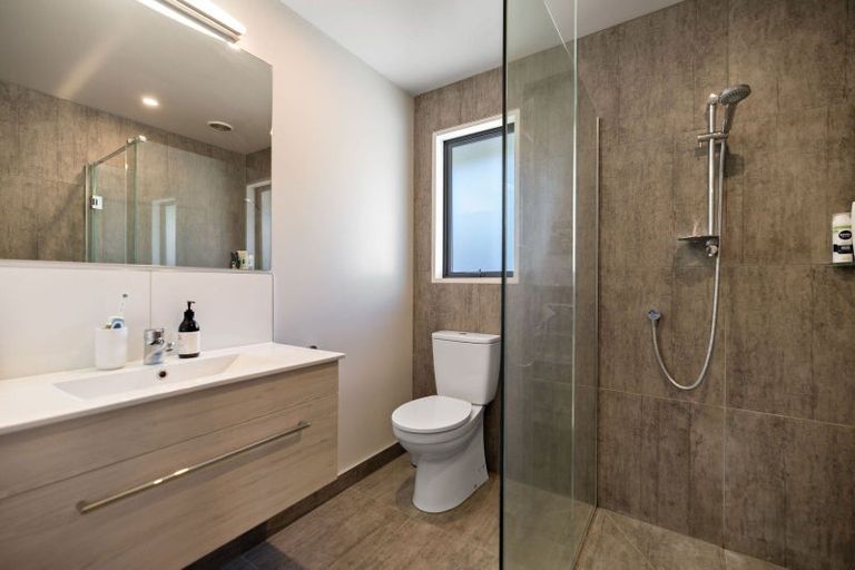 Photo of property in 2 Preston Drive, Arrowtown, 9302