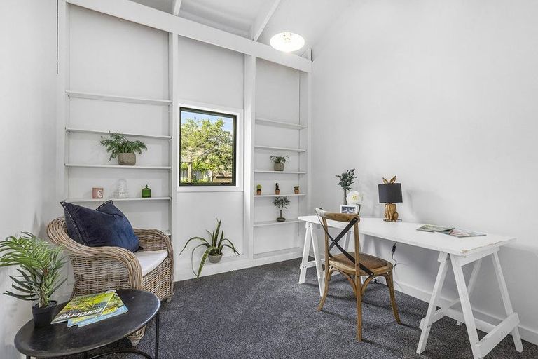 Photo of property in 117 Gloaming Hill, Titahi Bay, Porirua, 5022