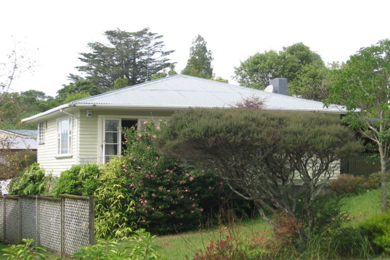 Photo of property in 5 Deane Avenue, Titirangi, Auckland, 0604