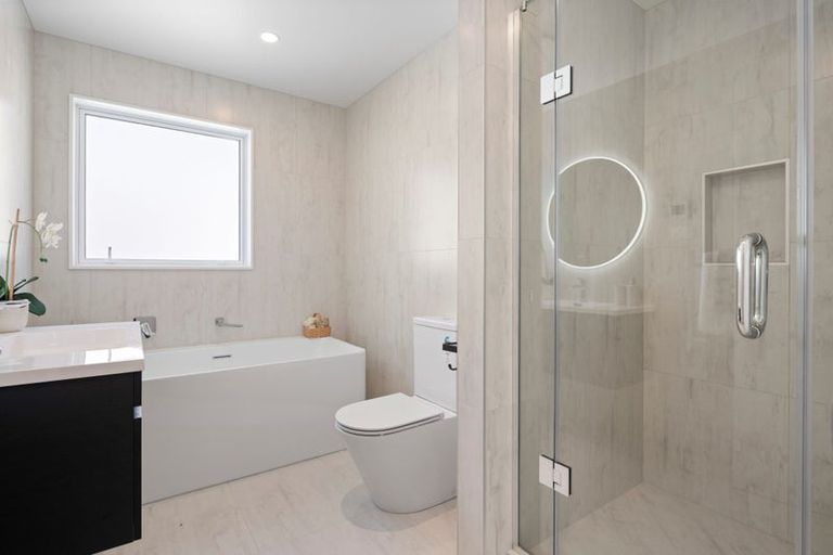 Photo of property in 19a Resnik Crescent, 0810