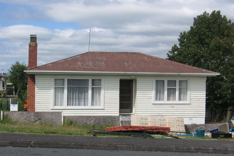 Photo of property in 1/6 Aotea Road, Glen Eden, Auckland, 0602