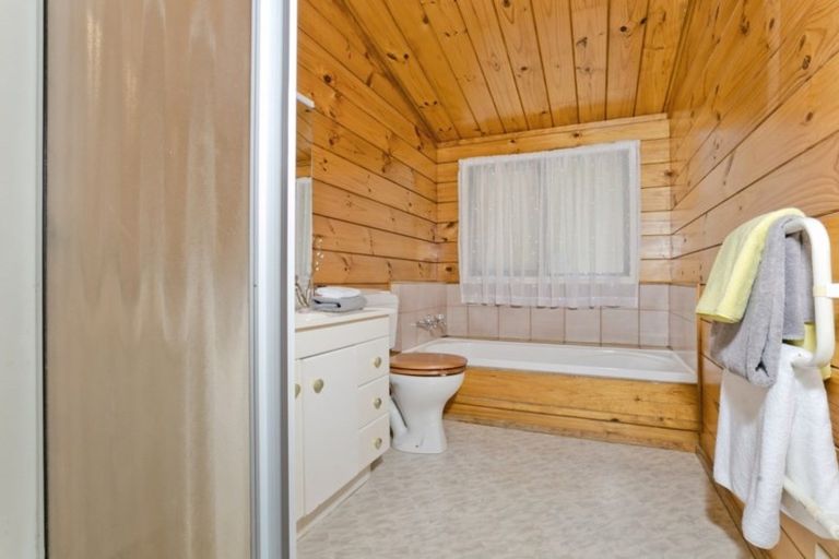 Photo of property in 24 Penguin Drive, Murrays Bay, Auckland, 0630