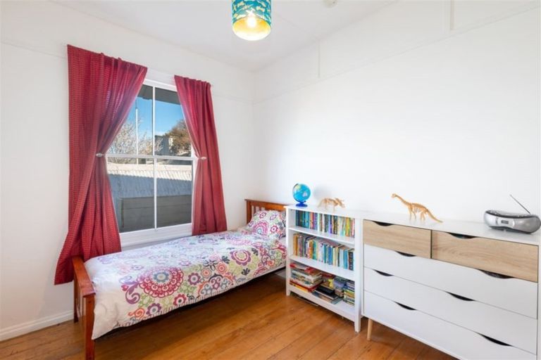 Photo of property in 27 Voelas Road, Lyttelton, 8082