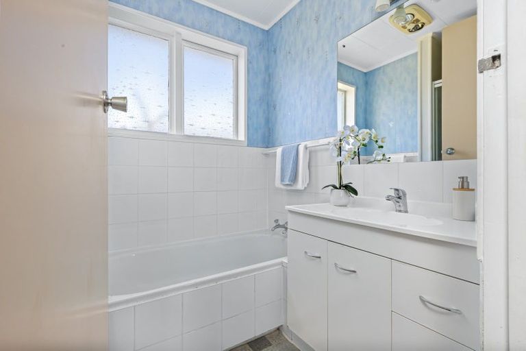 Photo of property in 35 Fairway Avenue, Red Beach, 0932