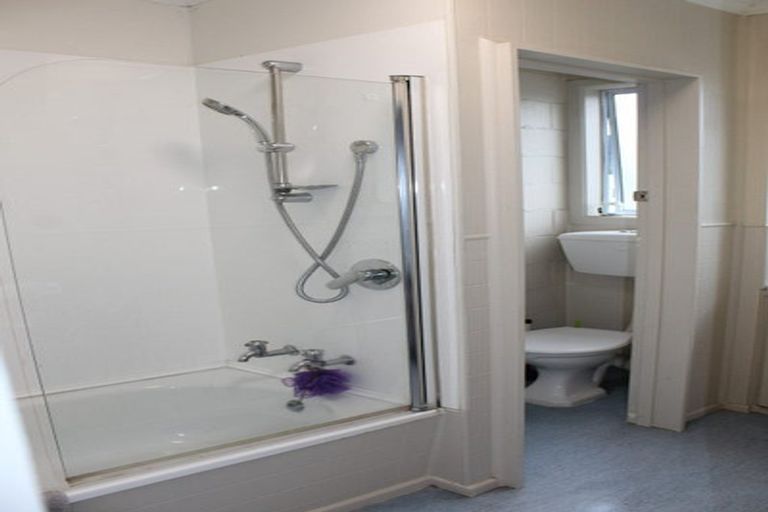 Photo of property in 212 Kaikorai Valley Road, Bradford, Dunedin, 9011