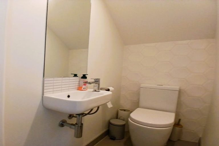 Photo of property in 3 Huataki Road, Northcote, Auckland, 0627