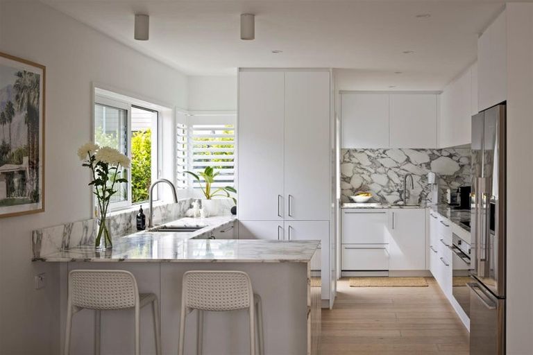 Photo of property in 44 Milford Road, Milford, Auckland, 0620